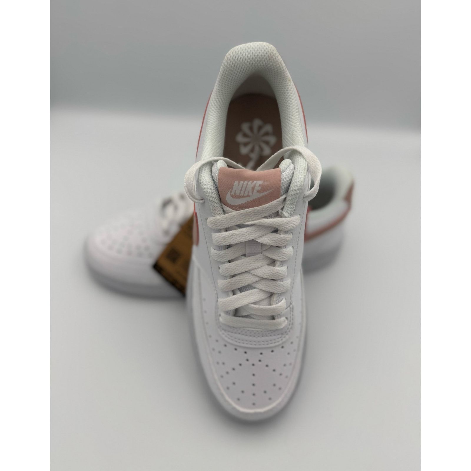 Nike Nike Court Vison Low white pink size 7.5 Size ONE SIZE - 7 Thumbnail