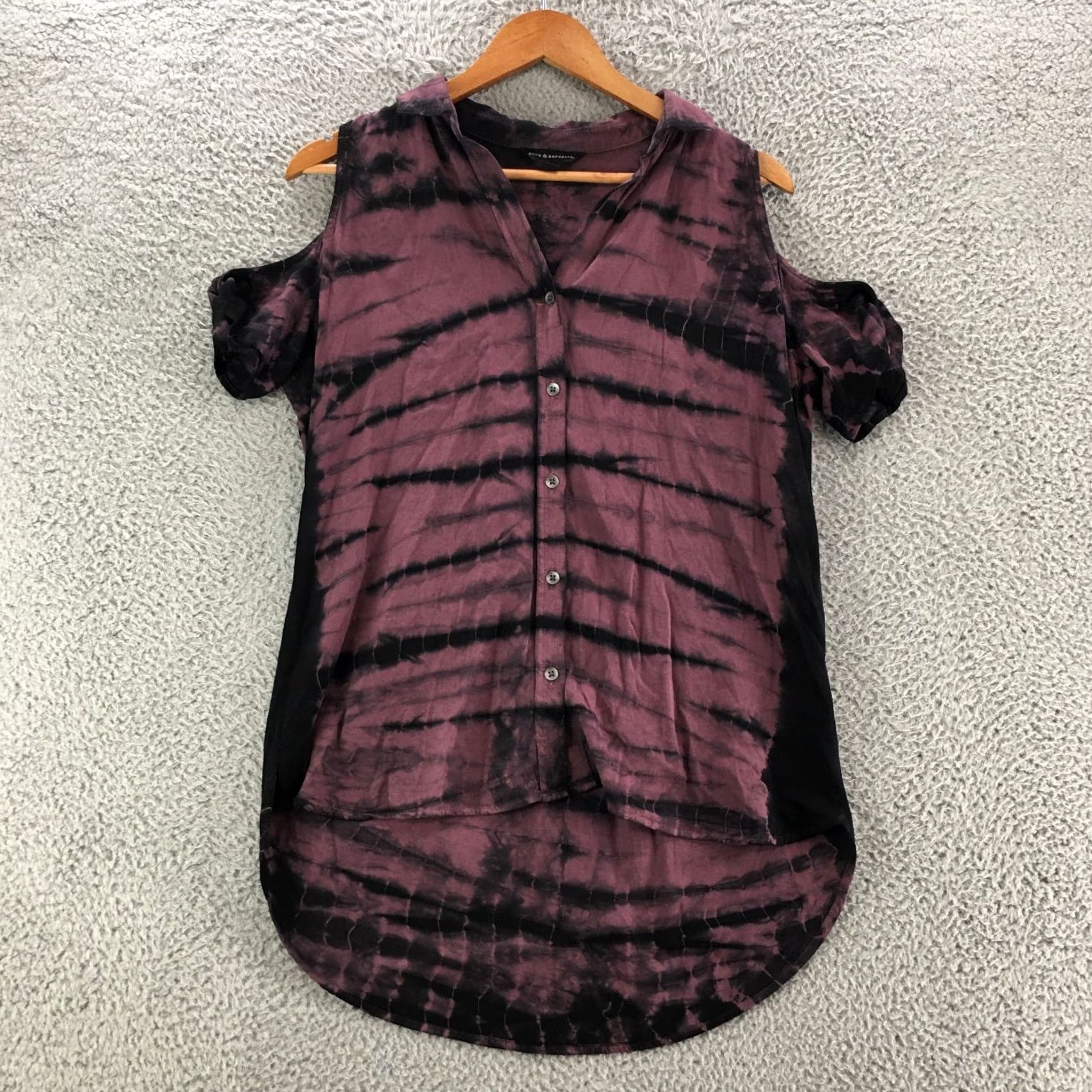 Vintage Rock & Republic Button-Up Shirt Womens Small Purple Tie Dye Cold Shoulder Blouse Size S / US 4 / IT 40 - 2 Thumbnail