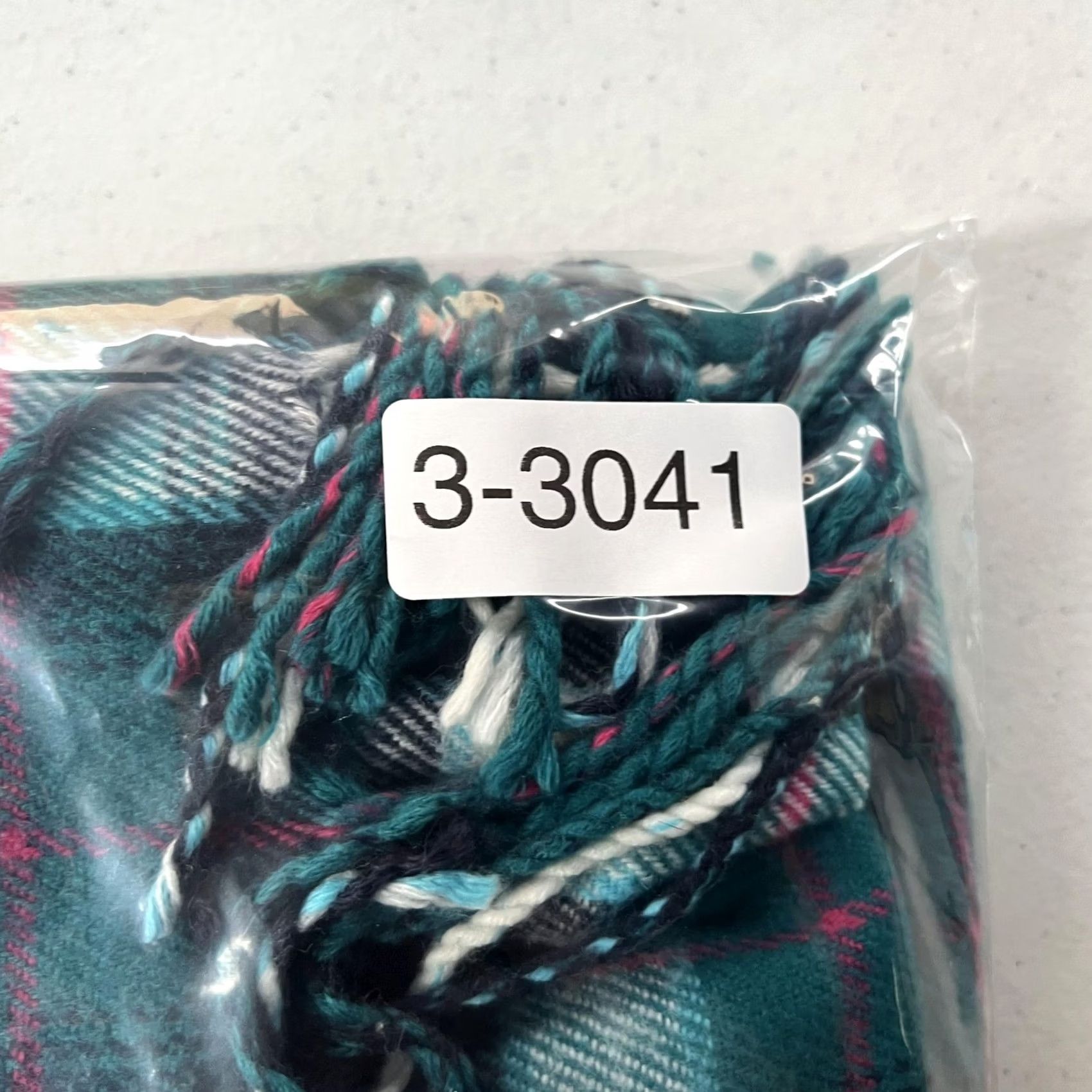 Eddie Bauer Eddie Bauer Scarf Womens One Size Green Plaid Fringe Rectangle Soft Winter Size ONE SIZE - 6 Thumbnail