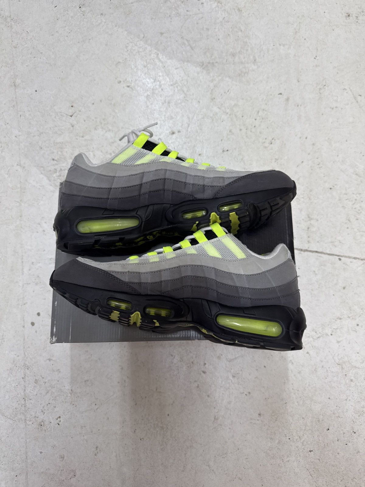 Nike Nike airmax 95 og neon Size US 11.5 / EU 44-45 - 2 Thumbnail