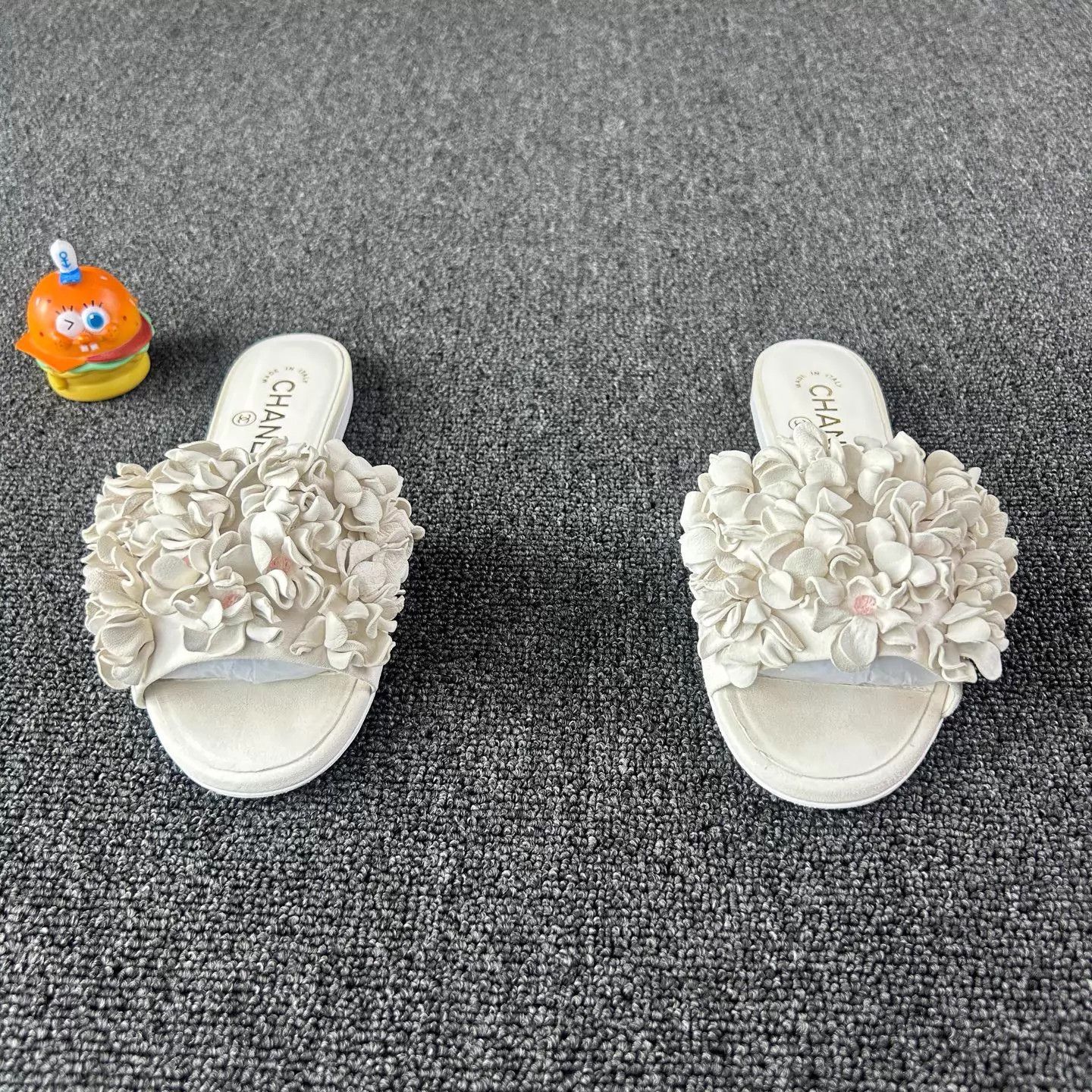 Chanel Chanel 25P Petal Slippers 36 (worn <10, like new) Size US 5.5 / IT 35.5 - 2 Thumbnail