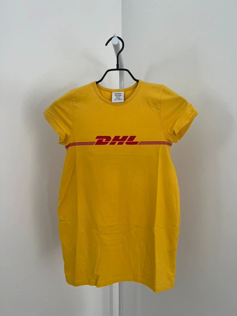 Vetements Vetements DHL Collab Runway Courier Short Sleeve T-Shirt C Size US S / EU 44-46 / 1 - 1 Thumbnail