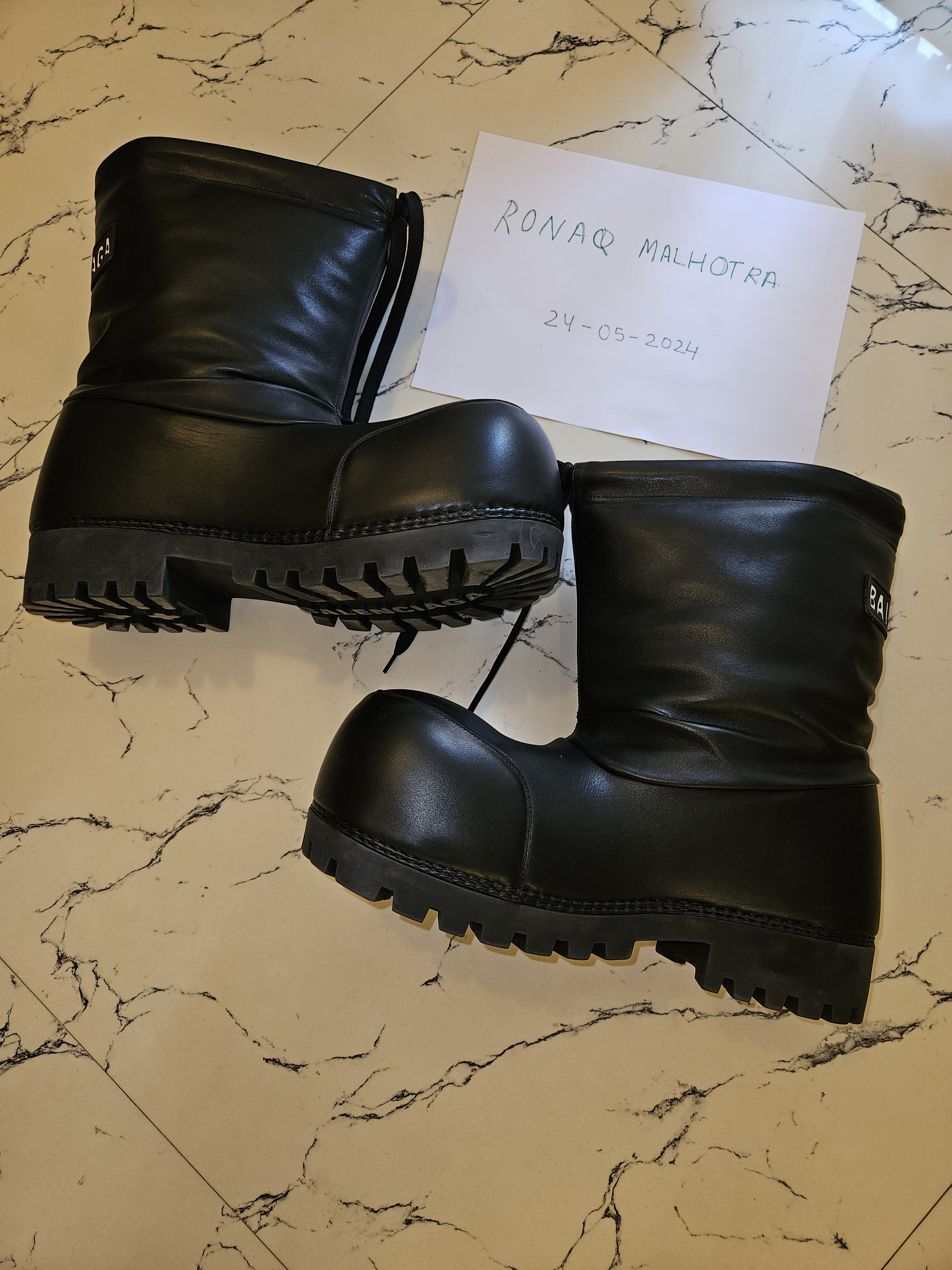Pre-owned Balenciaga Alaska Boots In Leather In Black