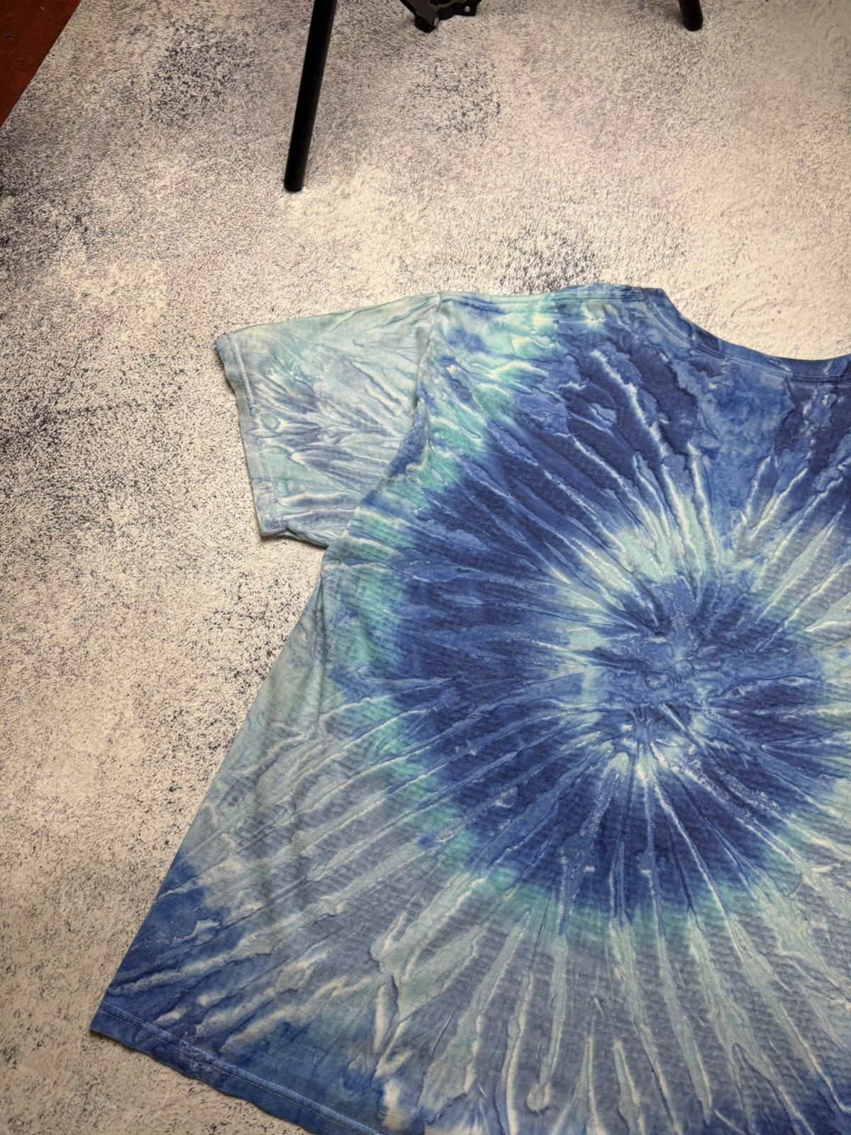 Vintage Vintsge Shark Bite Me Tie Dye Graphic T-Shirt Puff Print All Size US XL / EU 56 / 4 - 17 Thumbnail