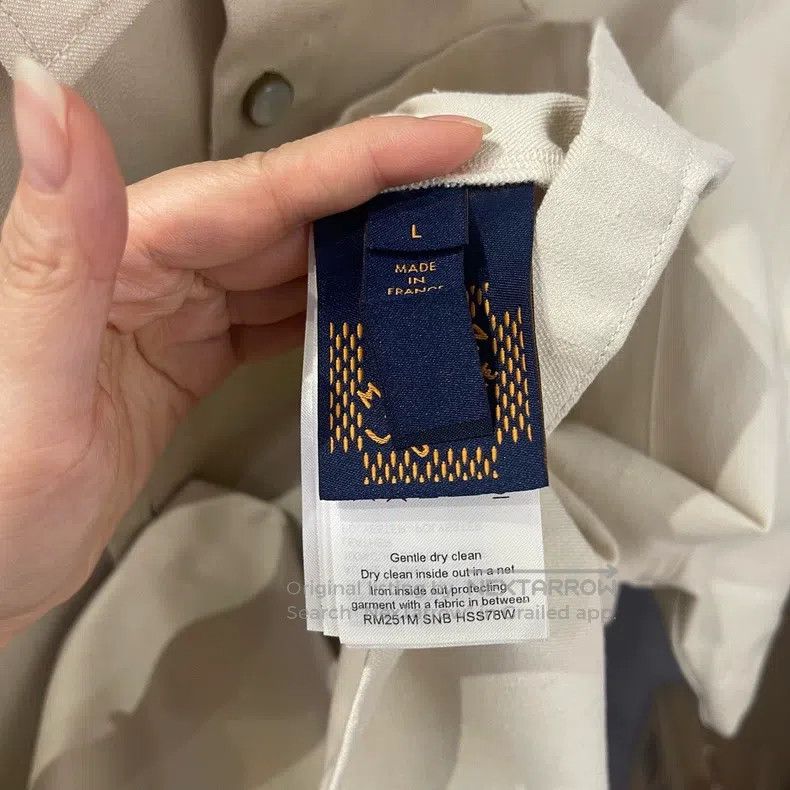Louis Vuitton Louis Vuitton Logo pocket leather brand pearl button short Size US L / EU 52-54 / 3 - 4 Thumbnail