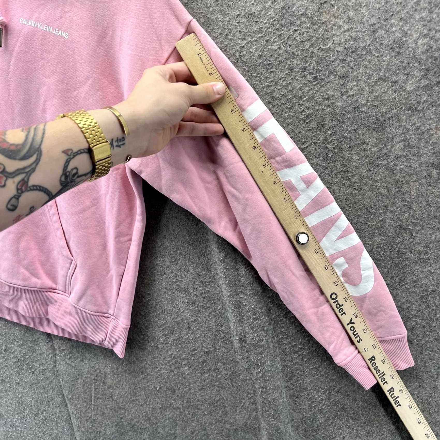 Calvin Klein VINTAGE Calvin Klein Jeans Hoodie Womens Small Pink Logo Fleece Pullover Sweatshirt Size S / US 4 / IT 40 - 7 Thumbnail