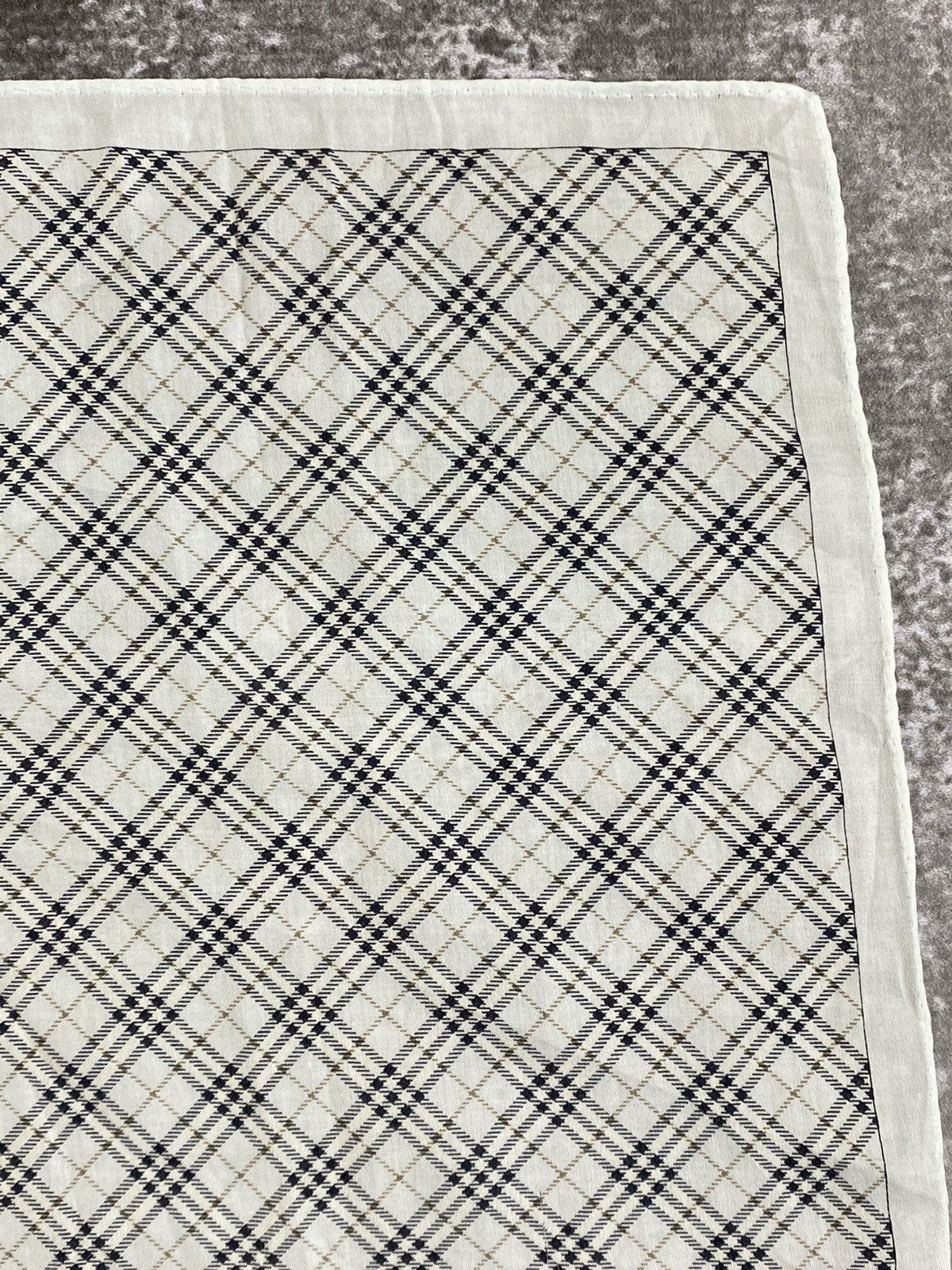 Burberry Burberry Handkerchief / Bandana / Neckerchief Size ONE SIZE - 6 Thumbnail