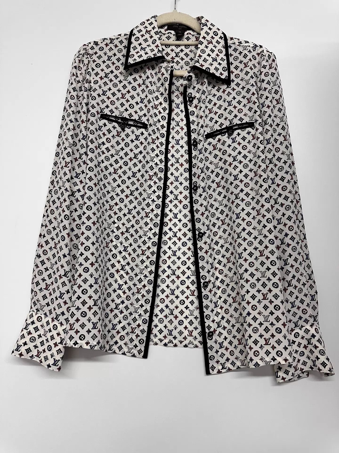 Louis Vuitton LV many shirt size 36 37/90/63/61 Size XS / US 0-2 / IT 36-38 - 1 Thumbnail