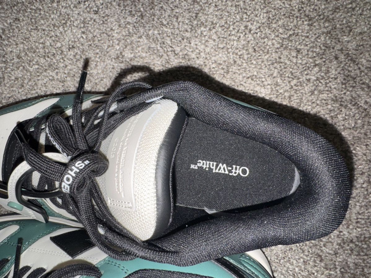Off-White Out of office: Off-White Size US 11 / EU 44 - 5 Thumbnail