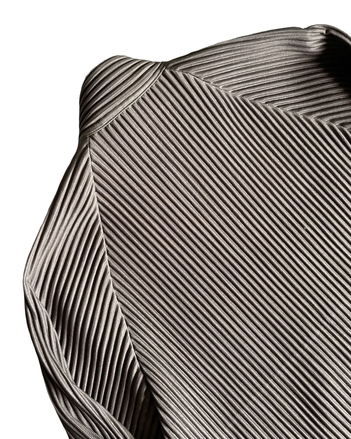 Issey Miyake Homme Plissé Issey Miyake plissé zipped jacket Size US S / EU 44-46 / 1 - 4 Thumbnail