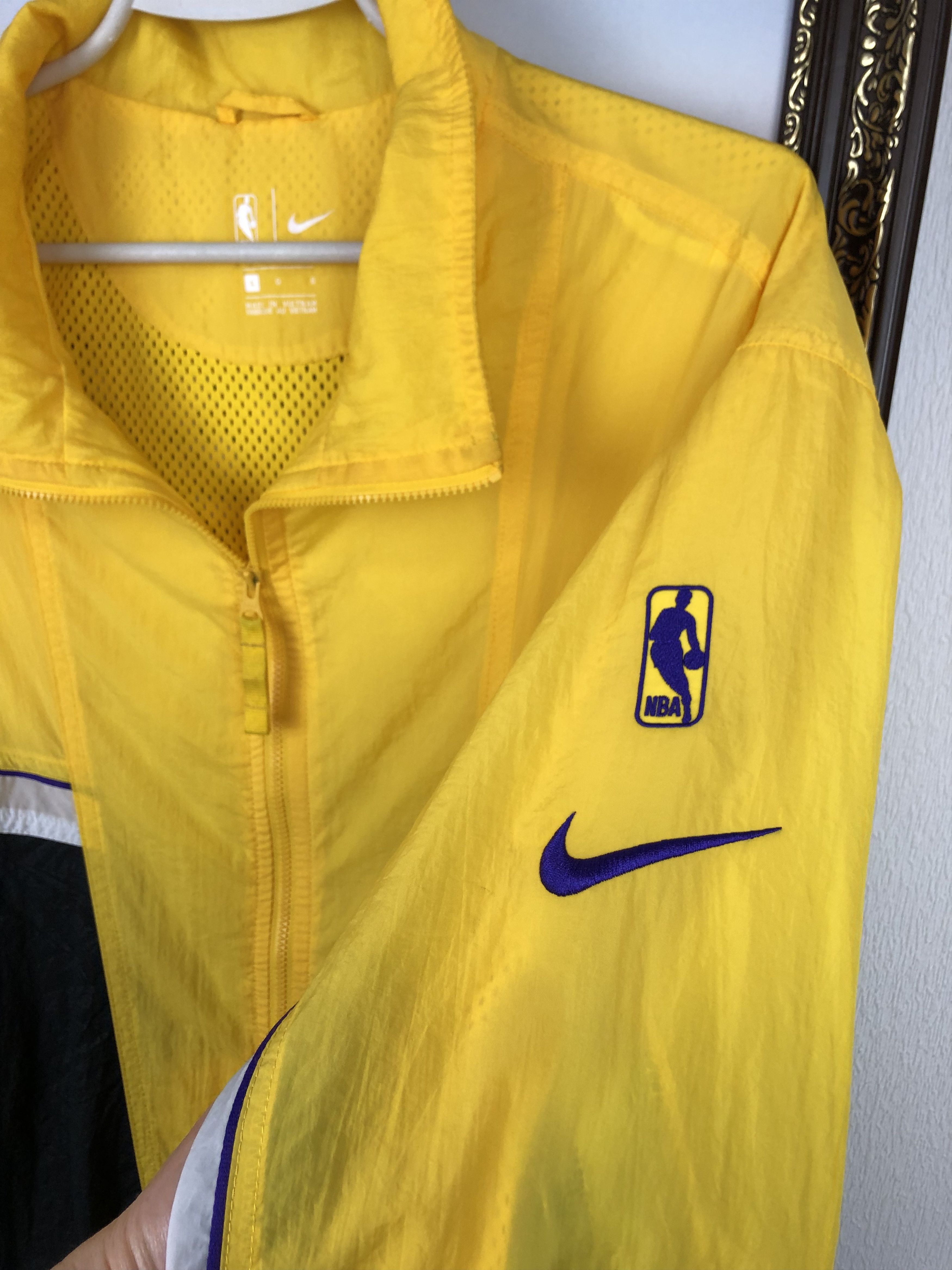 Nike Nike Los Angeles Lakers Windbreaker Jacket Full Zip NBA Size US L / EU 52-54 / 3 - 3 Thumbnail