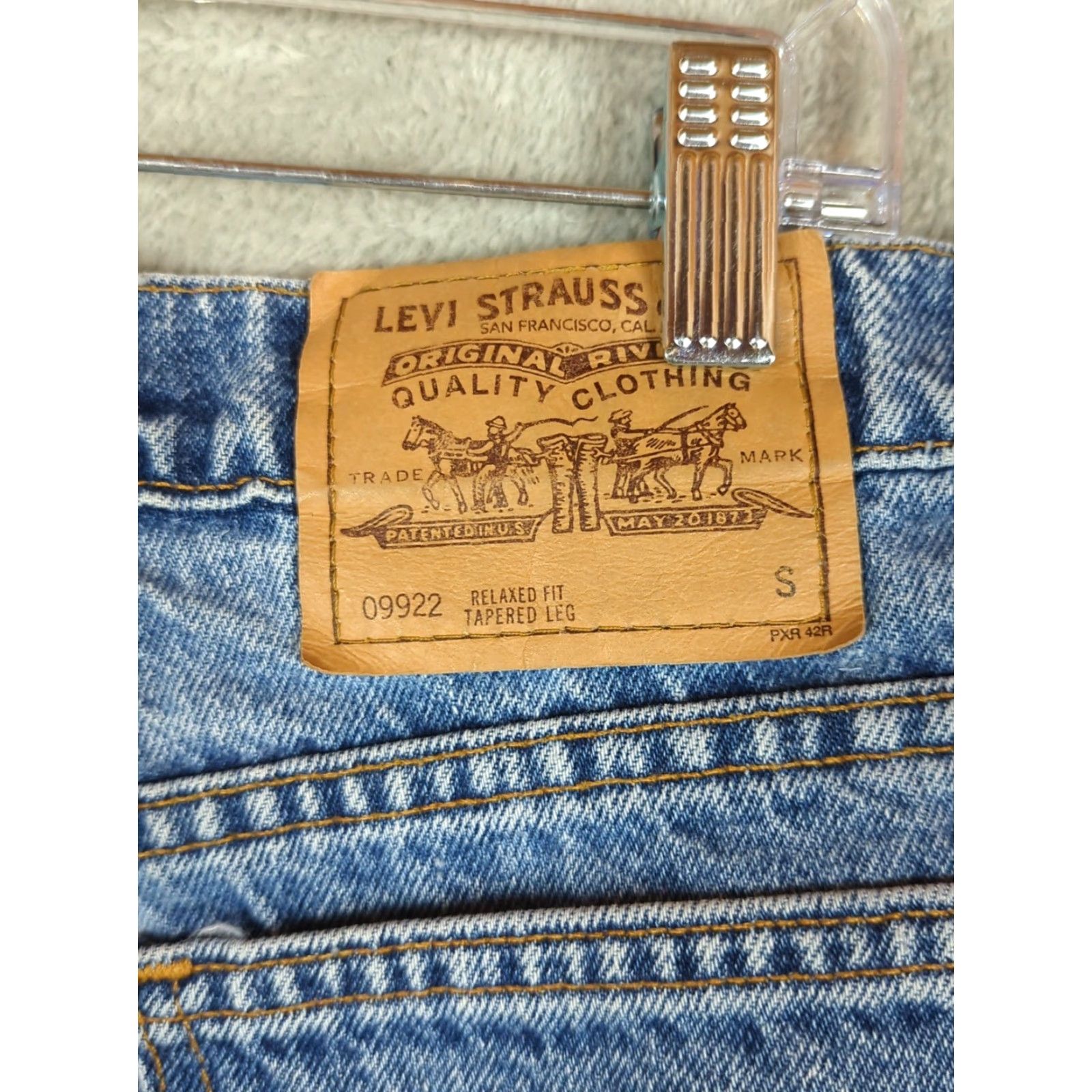 Levi's VINTAGE Levi's 950 Orange Tab Mom Jeans Womens 20 Short High Rise Relaxed Fit Tapered Jeans Blue 90s Womens Size 42" / US 20 - 5 Thumbnail