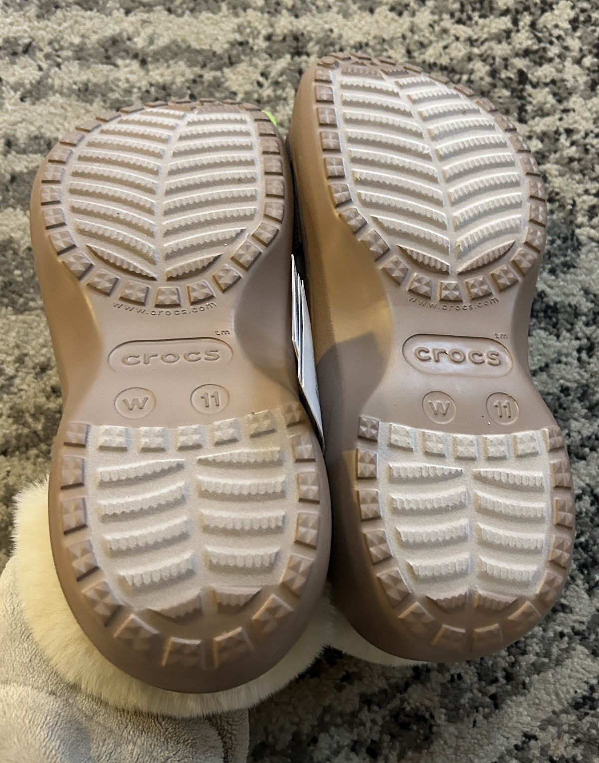 Crocs Crocs Classic Platform Fuzz Lined Clog Latte W11 M9 Size US 11 / IT 41 - 4 Thumbnail