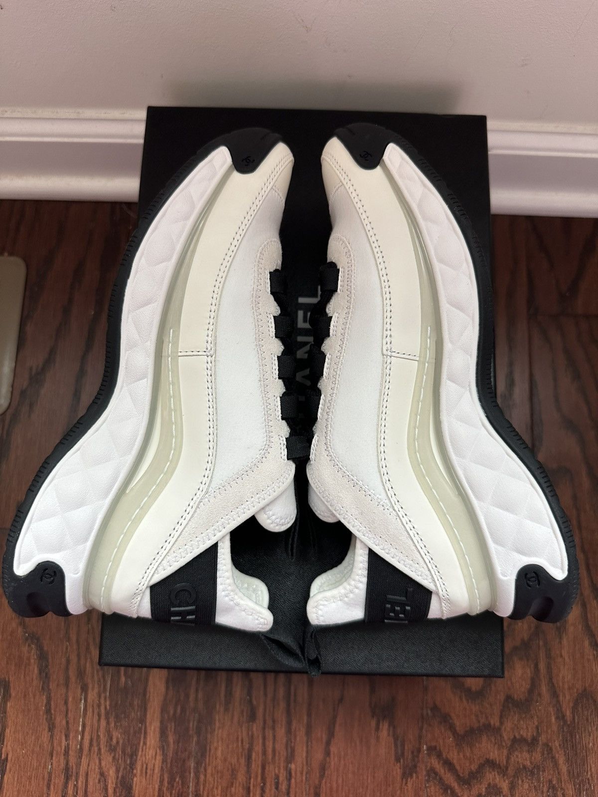 Chanel Chanel REV Sneaker Ivory size 35.5 Size US 5.5 / IT 35.5 - 8 Thumbnail