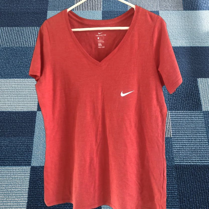 Nike VINTAGE NIKE Shirt Womens Red V-Neck Short Sleeve Sz L Dri-FIT Logo Running & Jogging Athletic Tee Size L / US 10 / IT 46 - 1 Thumbnail