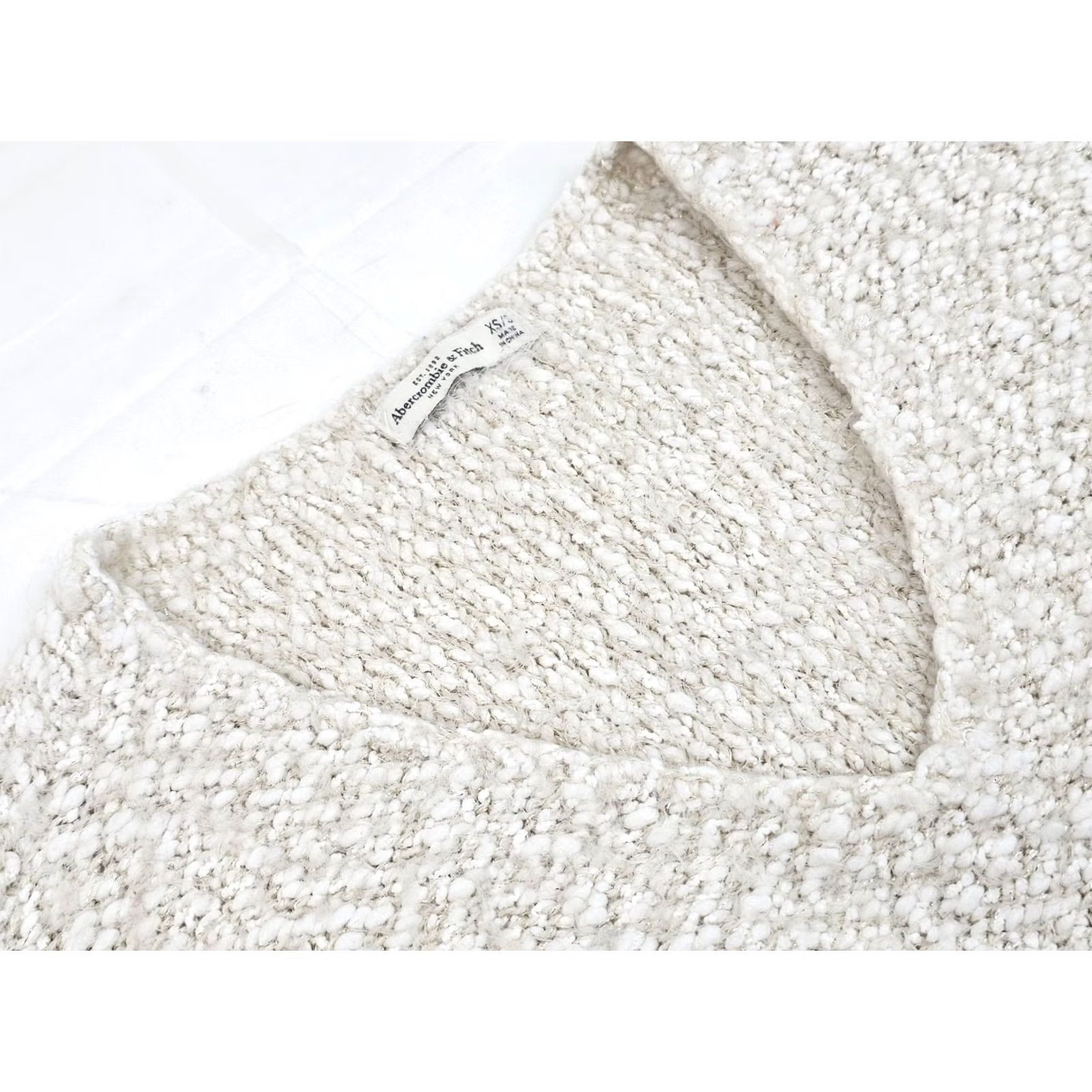 Abercrombie & Fitch Abercrombie & Fitch Bouclé V-Neck Pullover Sweater Women’s S Cream Fuzzy Glitter Size S / US 4 / IT 40 - 6 Thumbnail