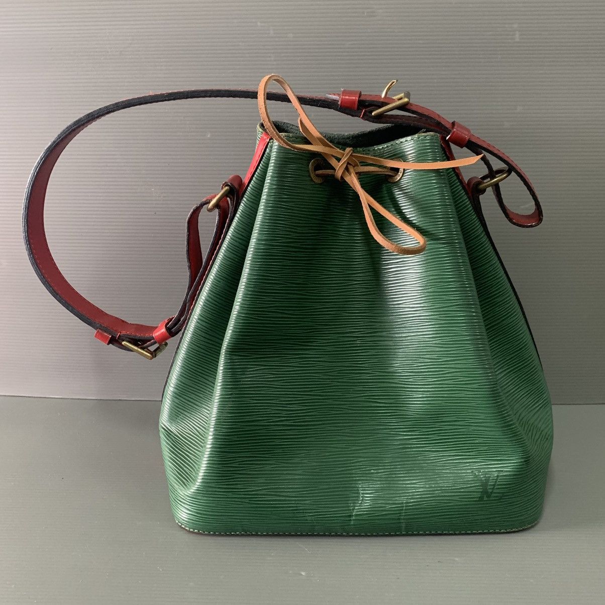 Louis Vuitton Authentic Louis Vuitton Epi Leather Petit Noe Size ONE SIZE - 4 Thumbnail