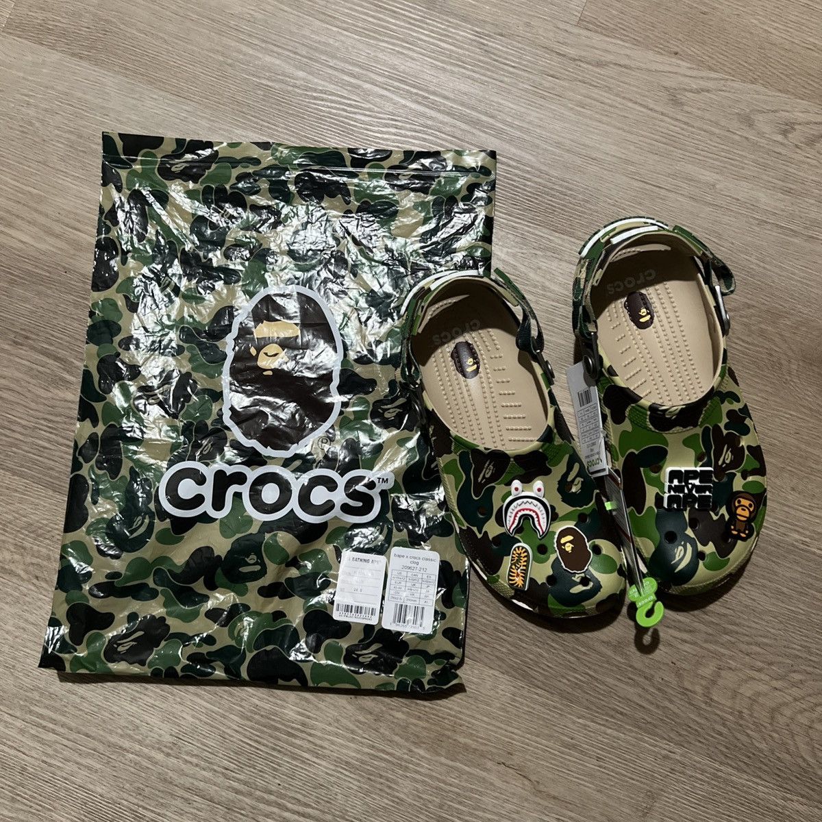 A BATHING APE®︎ × Crocs Clog 