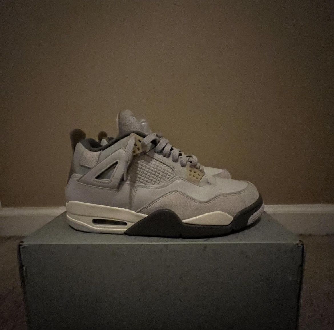 Jordan Brand Gray Air Jordan 4 SE Craft Photon Dust (Size 11) Size US 11 / EU 44 - 9 Thumbnail