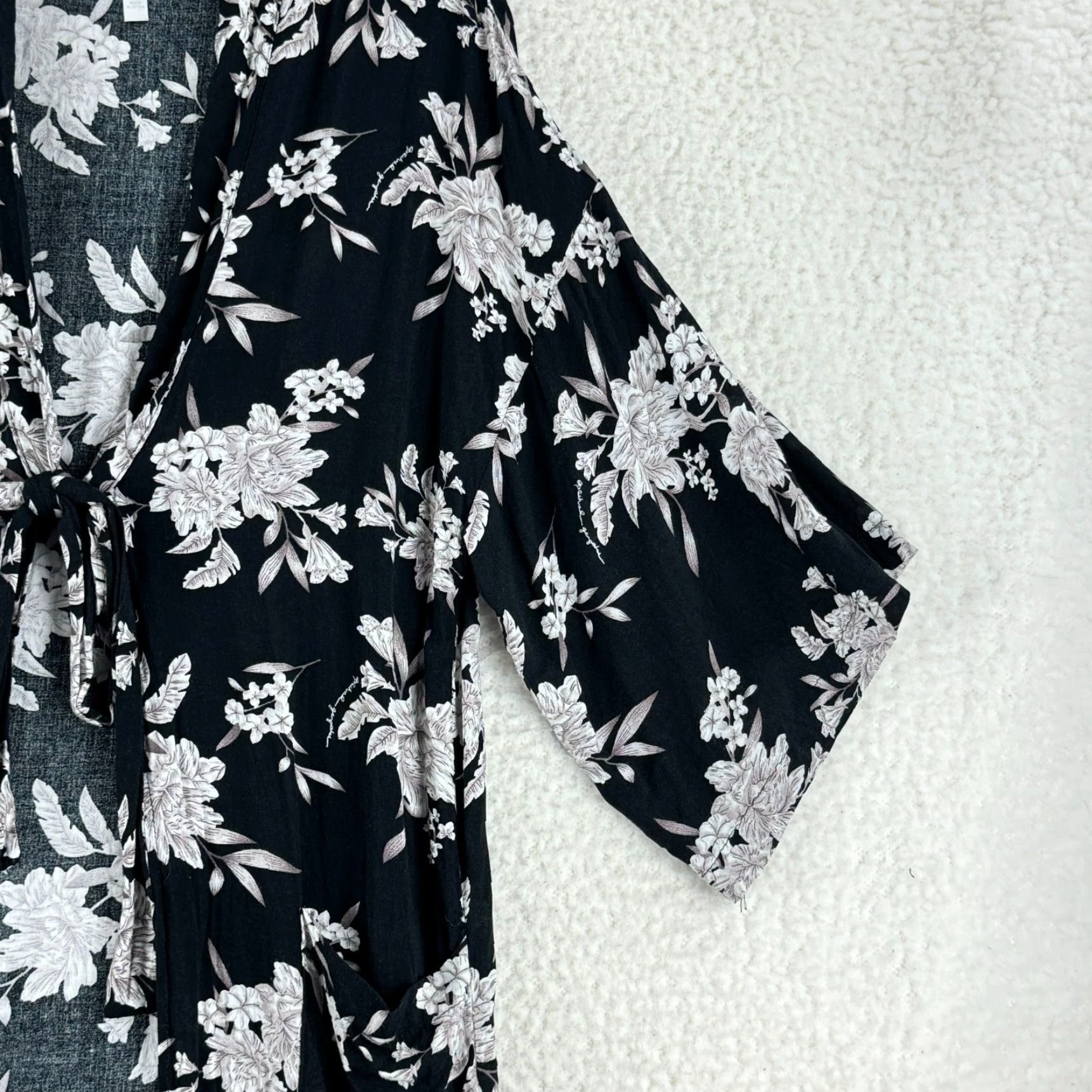 Spiritual Gangster Spiritual Gangster Black Floral Maya Kimono Womens OS Front Tie Pockets Cardigan Casual Beach Bohemian Lightweight Rayon Size ONE SIZE - 4 Thumbnail