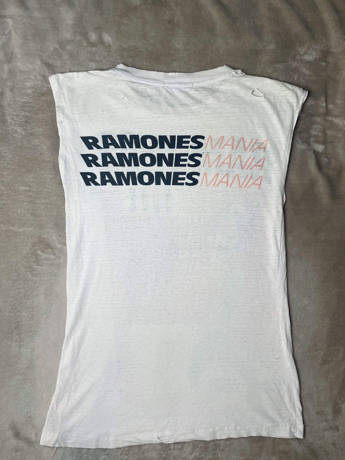Other Ramones Vintage T-Shirt „Ramones Mania / I Wanna Be Well“ Size US S / EU 44-46 / 1 - 9 Thumbnail