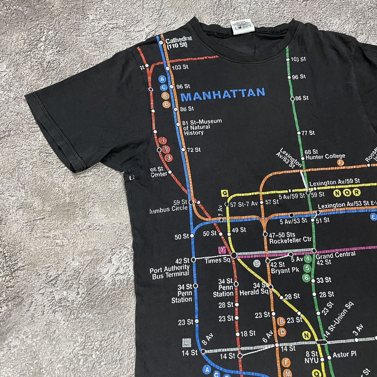 Vintage Vintage Y2K Tee Manhattan METROPOLITAN PRINT ART M Size US M / EU 48-50 / 2 - 2 Thumbnail