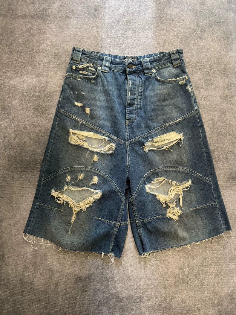 Balenciaga Balenciaga Distressed Denim Shorts - dmc Size US 28 / EU 44 - 1 Thumbnail