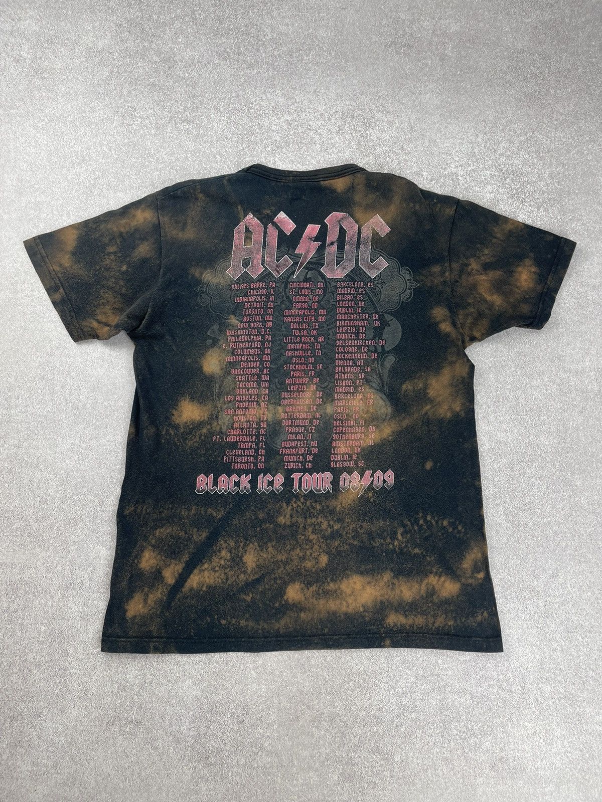 AC/DC Vintage Custom AC/DC Rock Band T-Shirt Size S Size US S / EU 44-46 / 1 - 9 Thumbnail