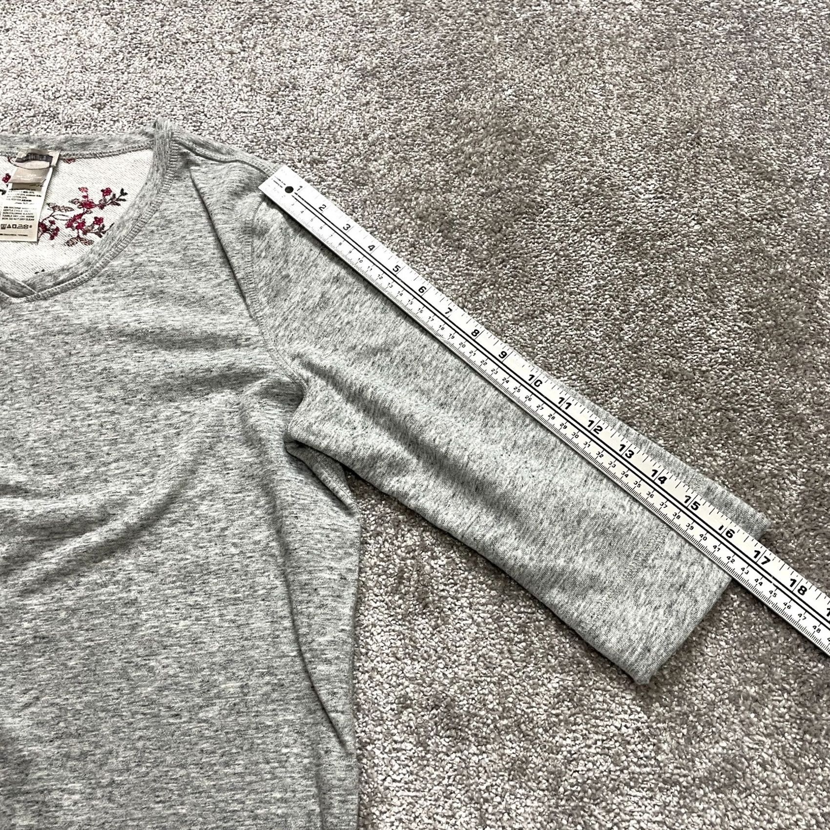Vintage Chico's Zenergy Sweatshirt Sweater Womens Chico Size 12P US Size Large 12P Gray Shirt Pullover Knit V-Neck 3/4 Sleeve Stretch Old? Size XL / US 12-14 / IT 48-50 - 5 Thumbnail
