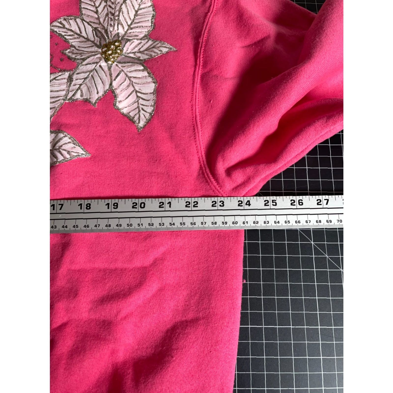 Vintage VINTAGE Munsingwear Sweatshirt Women's Large Pink Poinsettia Christmas Floral Decal Crew Neck Pullover 50-50 Cotton-Polyester Size L / US 10 / IT 46 - 5 Thumbnail