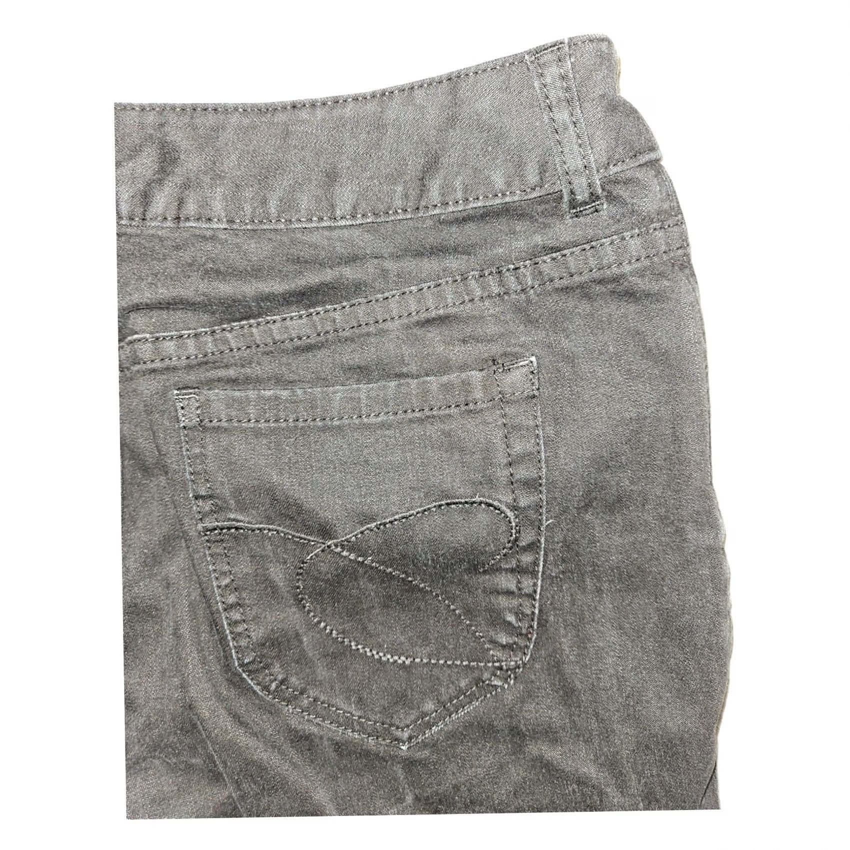 Vintage Chico's Platinum Boot Cut Jeans Women's Size 1 Chico's Jeans Black Denim Stretch 5-Pocket Regular Rise Mid Inseam 28 Black Womens Size 25" / US 0 / IT 36 - 8 Thumbnail