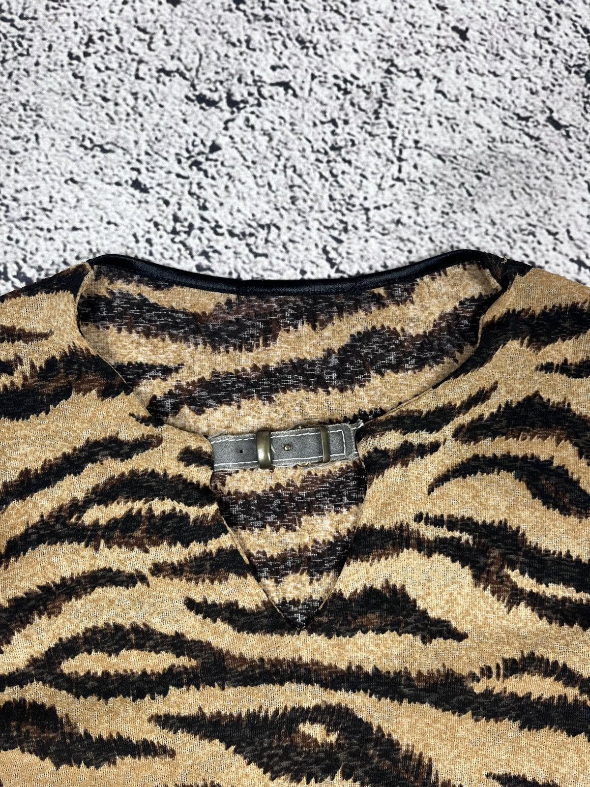 Japanese Brand Vintage Glamour tiger pattern cavalli style longsleeve top Size S / US 4 / IT 40 - 4 Thumbnail