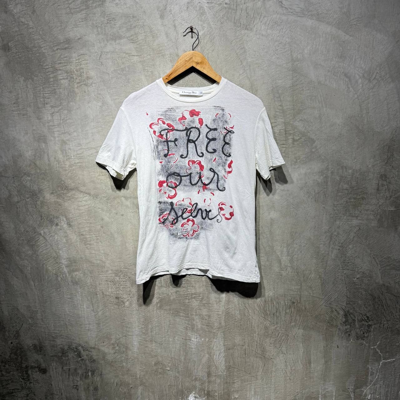 Dior Christian Dior “Free Our Selves” Tee Size S / US 4 / IT 40 - 1 Thumbnail