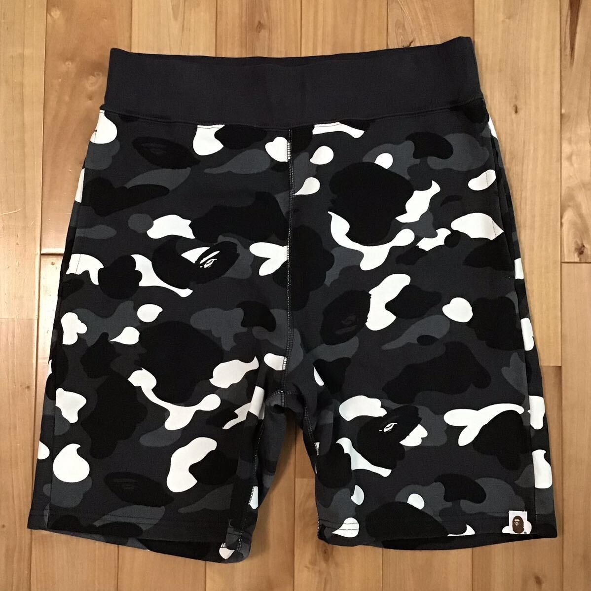 Bape 💫Glow in the dark💫 BAPE City camo sweat shorts APE ★size M Size US 32 / EU 48 - 2 Thumbnail