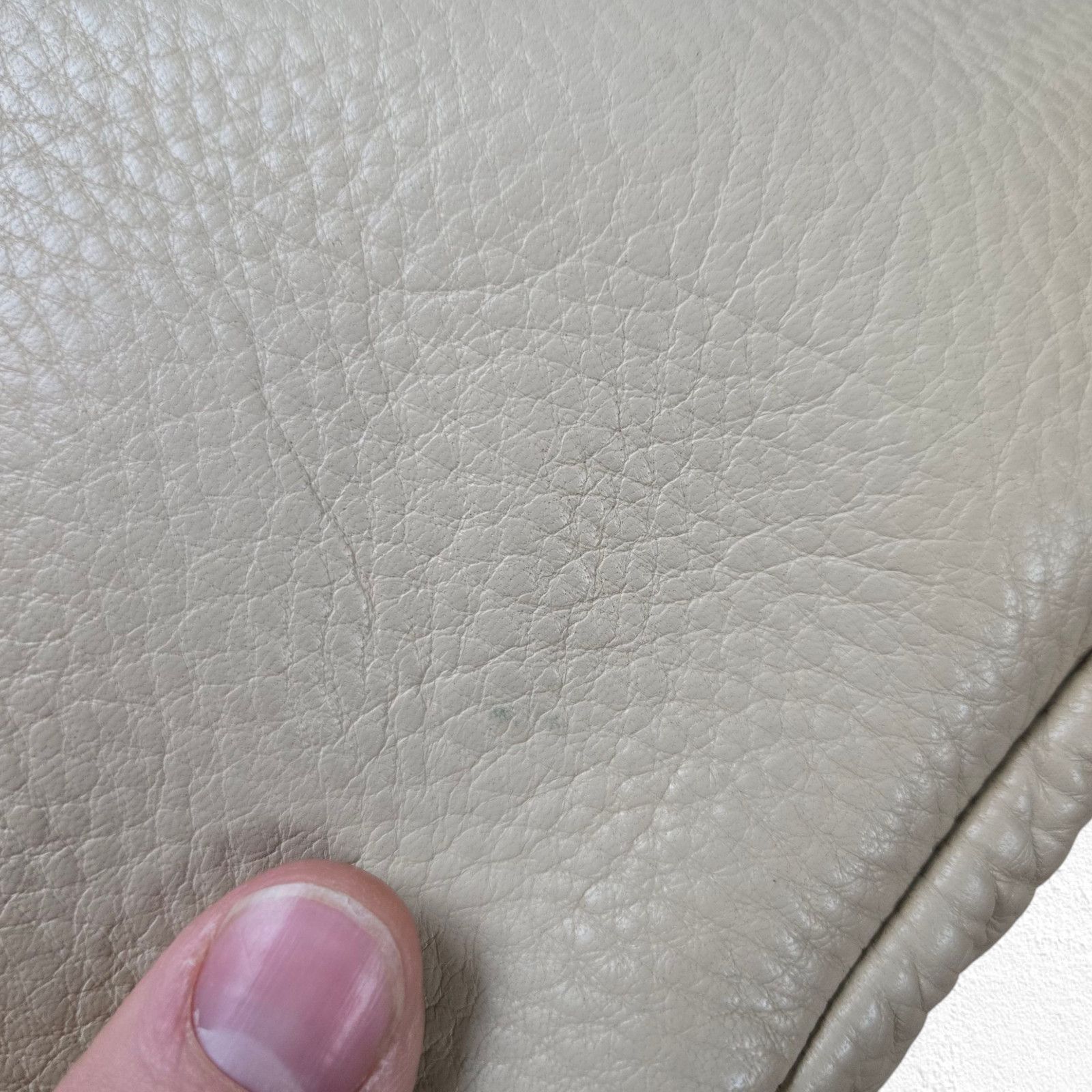 Vintage Vintage Beige Pebbled Leather Shoulder Bag Size ONE SIZE - 5 Thumbnail