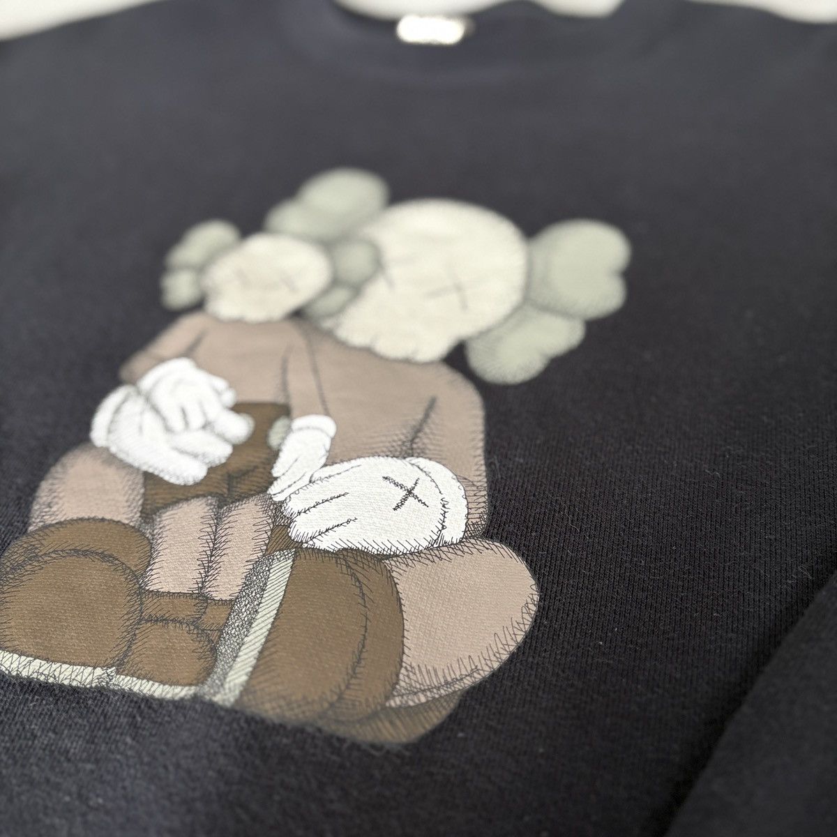 Kaws × Uniqlo Kaws Uniqlo Crewneck Sweatshirt Size US S / EU 44-46 / 1 - 2 Thumbnail
