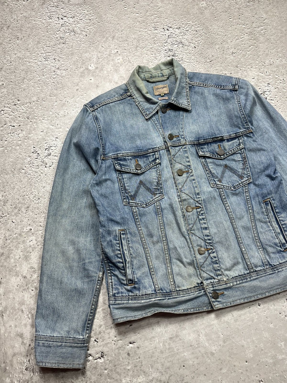 Wrangler Wrangler Distressed Denim Jacket Casual Fit M Size Size US M / EU 48-50 / 2 - 3 Thumbnail