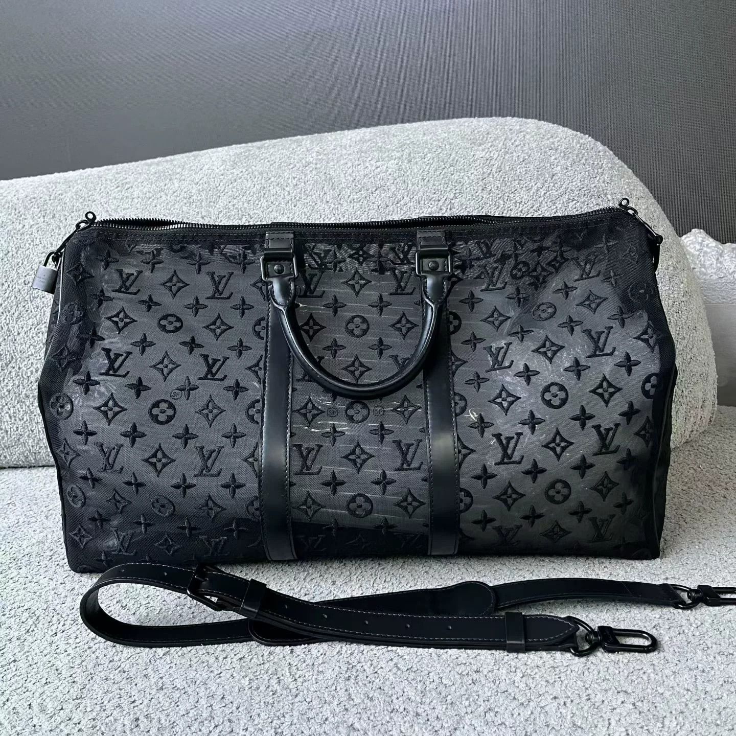 Louis Vuitton Louis Vuitton Black Shoulder Bag Women Size ONE SIZE - 1 Thumbnail