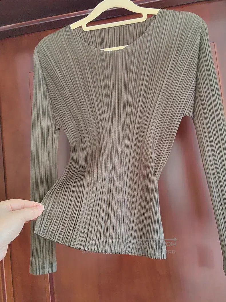 Issey Miyake Issey Miyake Olive Green Crew Neck Long Sleeve Top Size L / US 10 / IT 46 - 2 Thumbnail