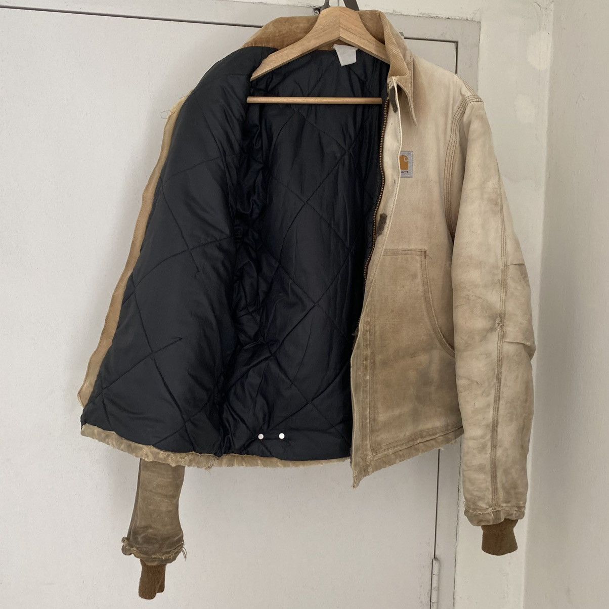 Carhartt Thrashed! VTG 90’s Carhartt Arctic Faded Dirty Work Jacket Size US M / EU 48-50 / 2 - 22 Thumbnail