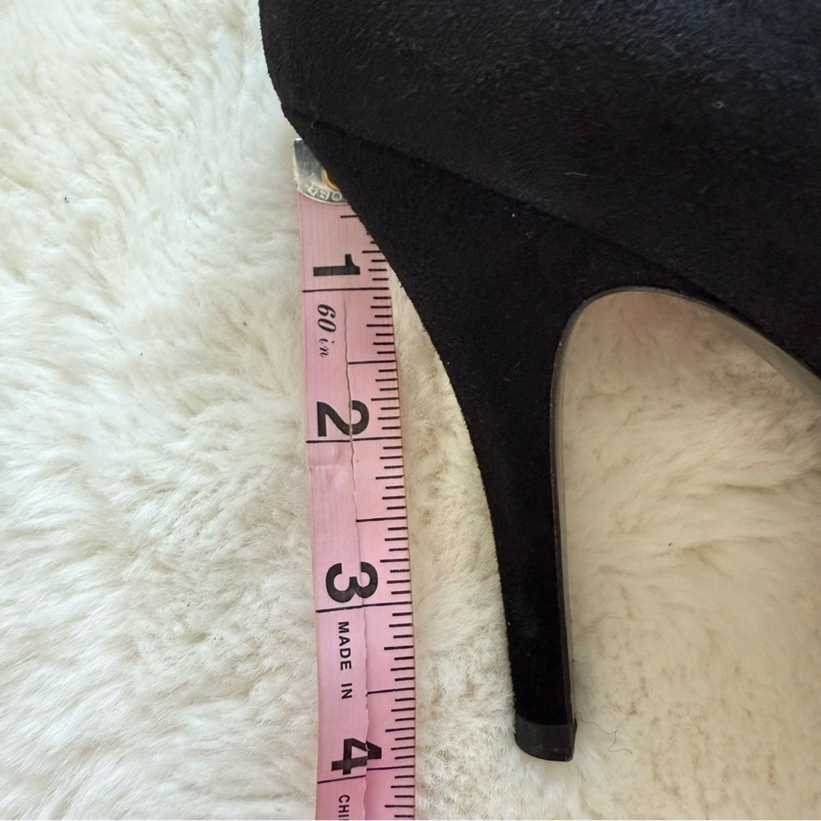 Louis Vuitton Louis Vuitton suede high heels shoes size 35 EU Authentic Size US 5 / IT 35 - 7 Thumbnail