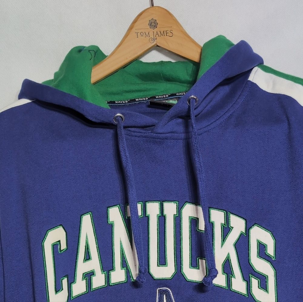 Vintage Waves Blue Canucks Hockey XXL Men's Hoodie Vintage Size US XXL / EU 58 / 5 - 7 Thumbnail