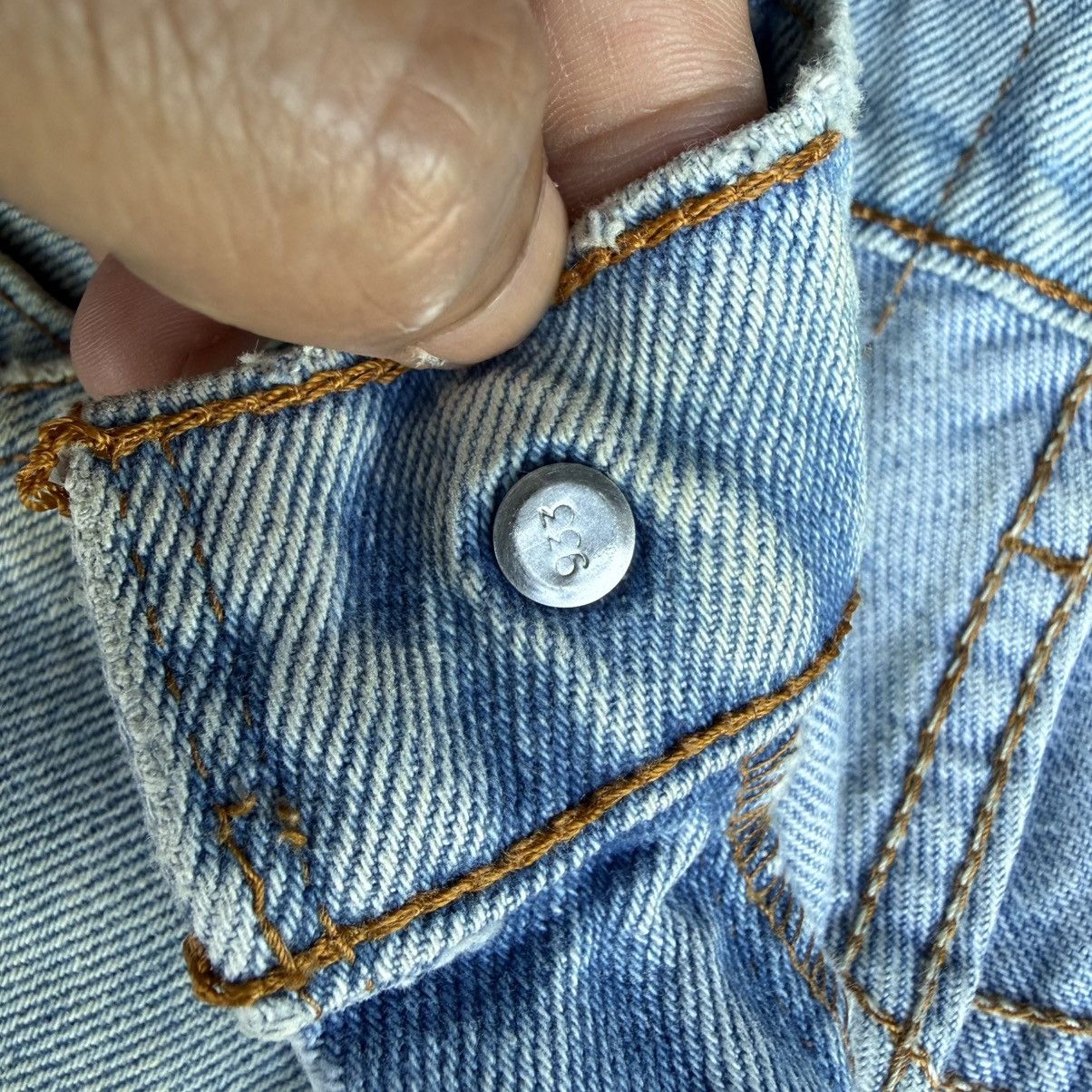 Levi's Vintage Clothing Vintage 97' Levi's 550 Orange Tag Faded Rusty Denim Jean Size US 33 - 11 Thumbnail