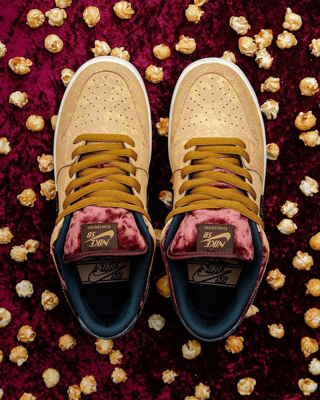 Designer × Nike Nike SB Dunks Low City of Cinema | Men’s SZ 11 | Gold & Red Size US 11 / EU 44 - 2 Thumbnail
