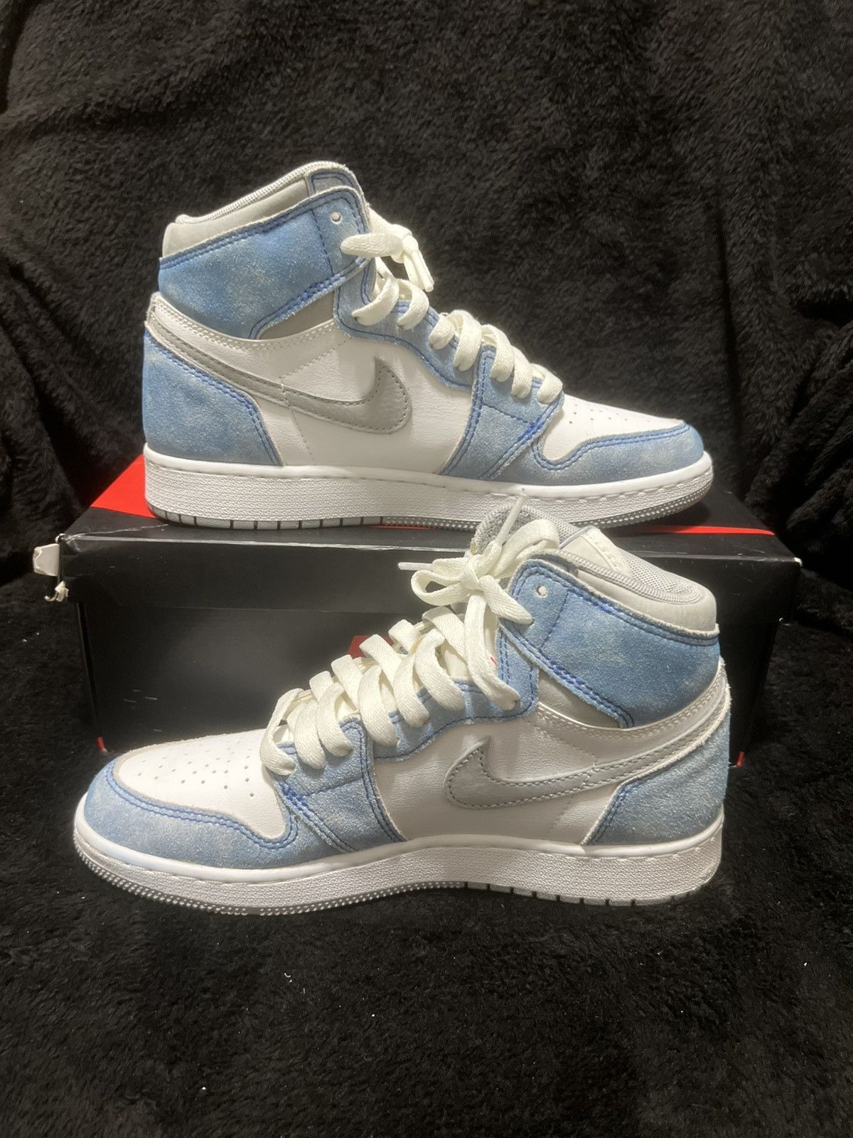 Jordan Brand × Nike Air Jordan 1 Retro High OG 'Hyper Royal' Size US 5.5 / EU 38 - 3 Thumbnail