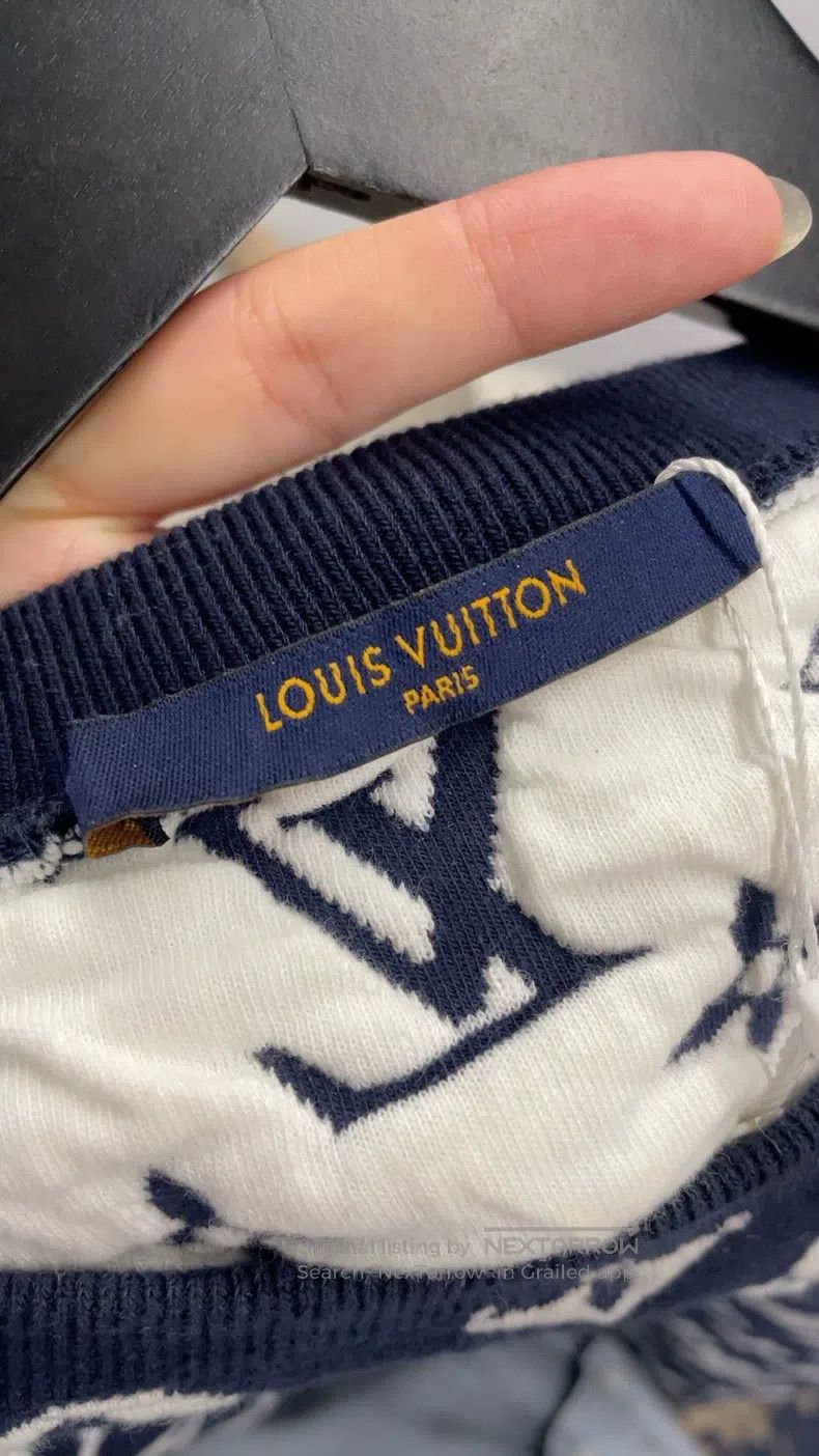 Louis Vuitton Louis Vuitton Navy Blue Full Print Embossed Sweatshirt Size US XS / EU 42 / 0 - 6 Thumbnail