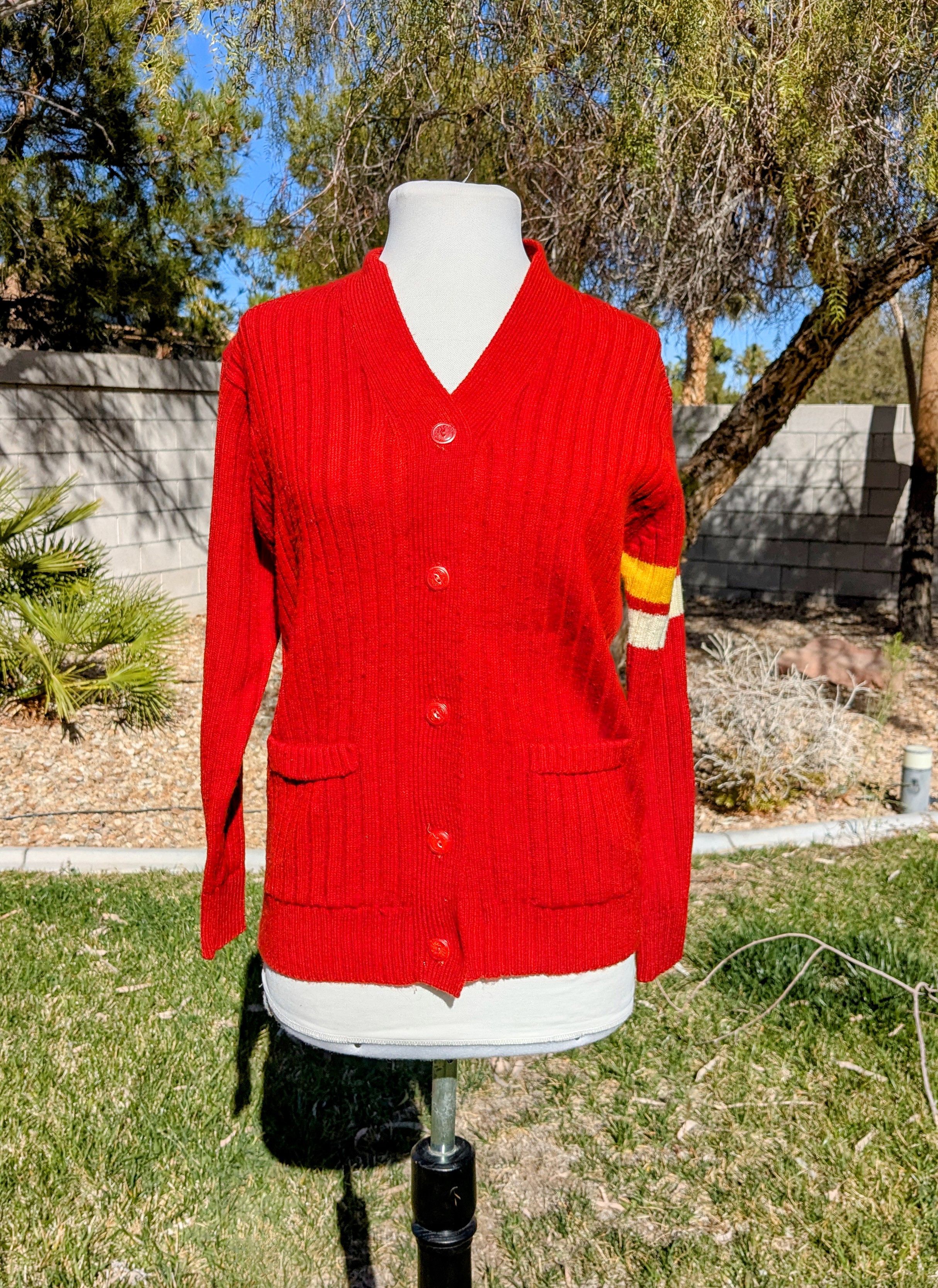 Vintage Vintage 1970s Grand Knitwear 100% Acrylic Cardigan Sweater Size M / US 6-8 / IT 42-44 - 1 Thumbnail