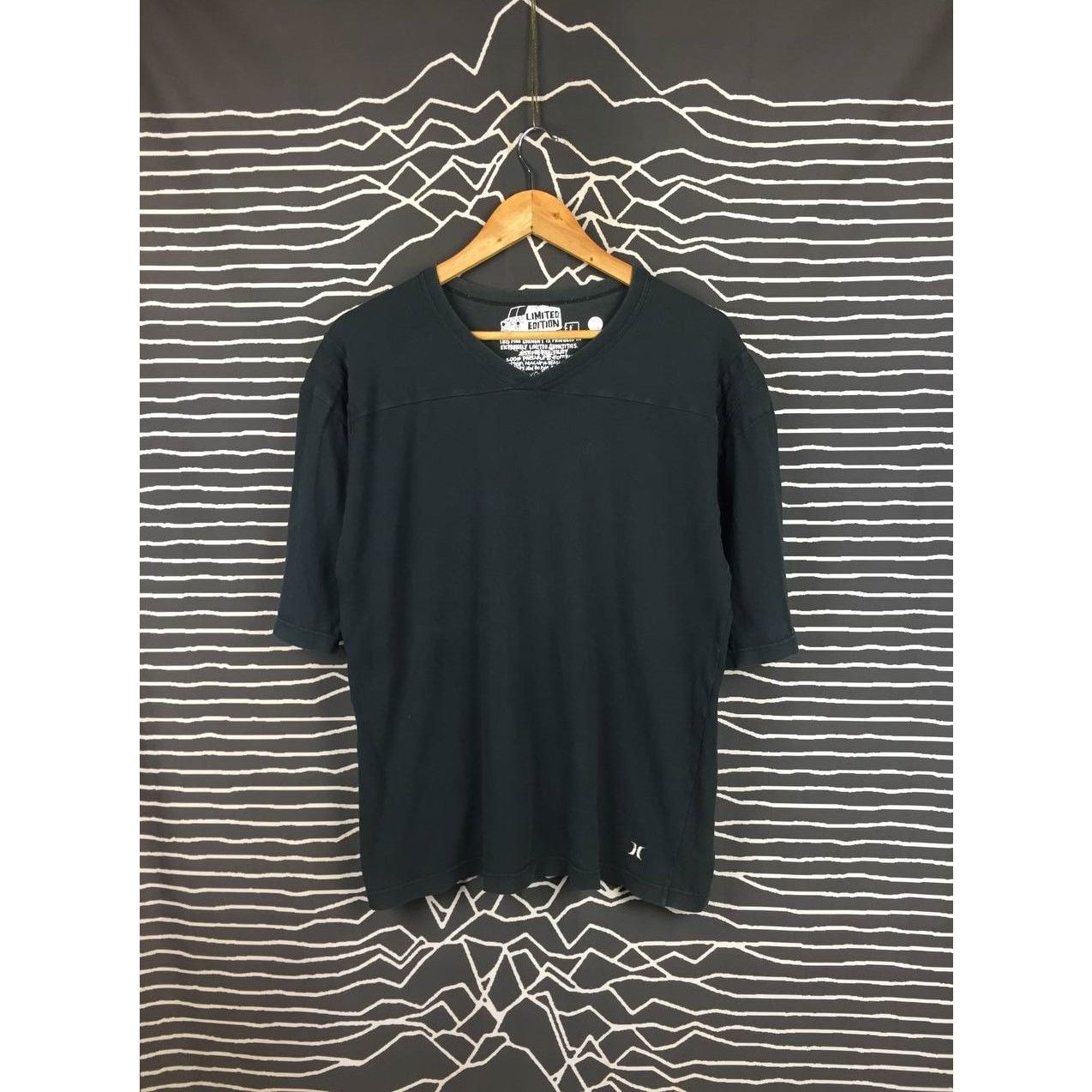 Hurley × Vintage Hurley Made In Japan Limited Edition Half Sleeve Tee Size US M / EU 48-50 / 2 - 4 Thumbnail