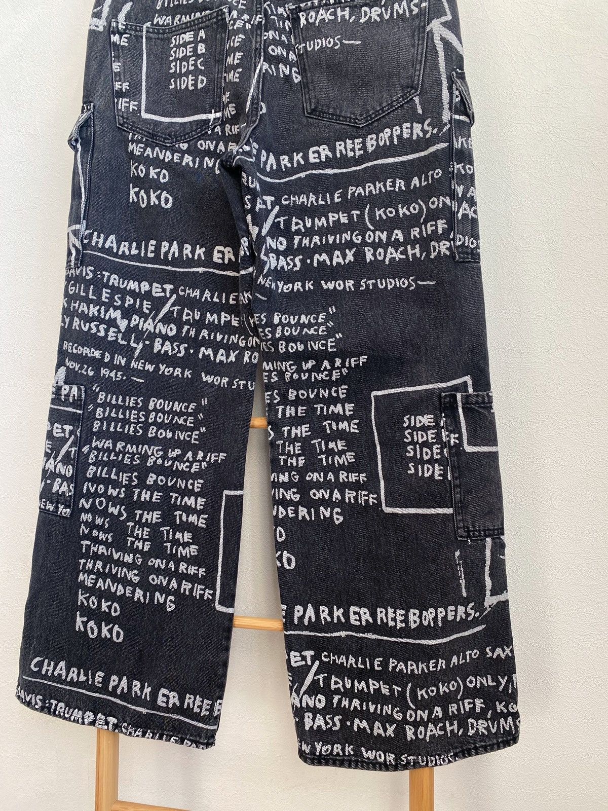 H&M × Jean-Michel Basquiat × Who Decides War Who Decides War Baggy denim jeans H&M x Basquiat x Ev&Tela Size US 34 / EU 50 - 17 Thumbnail