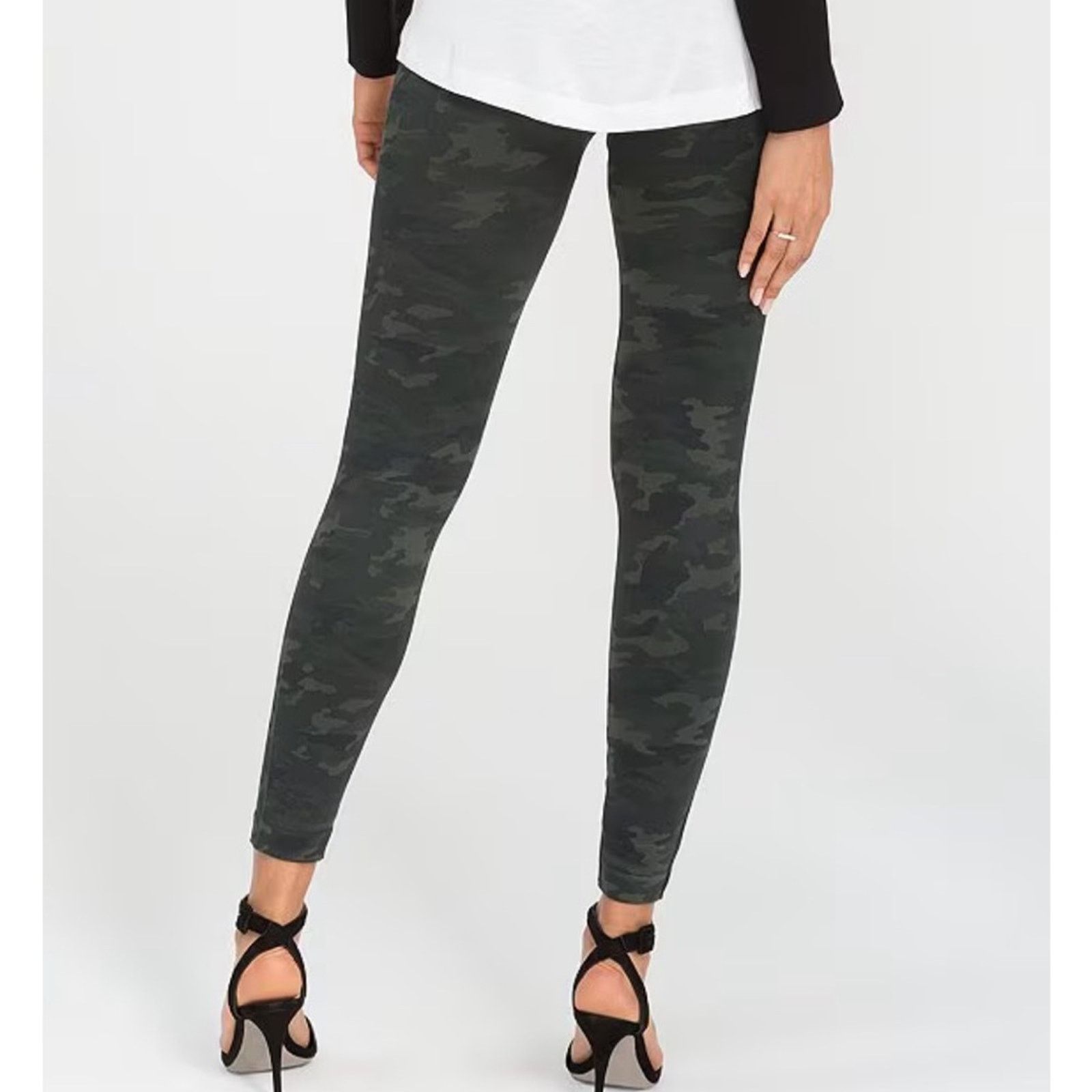 Spanx Spanx Seamless Dark Green Camo Leggings Medium, MSRP $68 Size 30" / US 8 / IT 44 - 3 Thumbnail